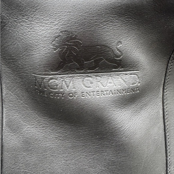 Coach leather garment bag ( MGM GRAND ) - Picture 3 of 10